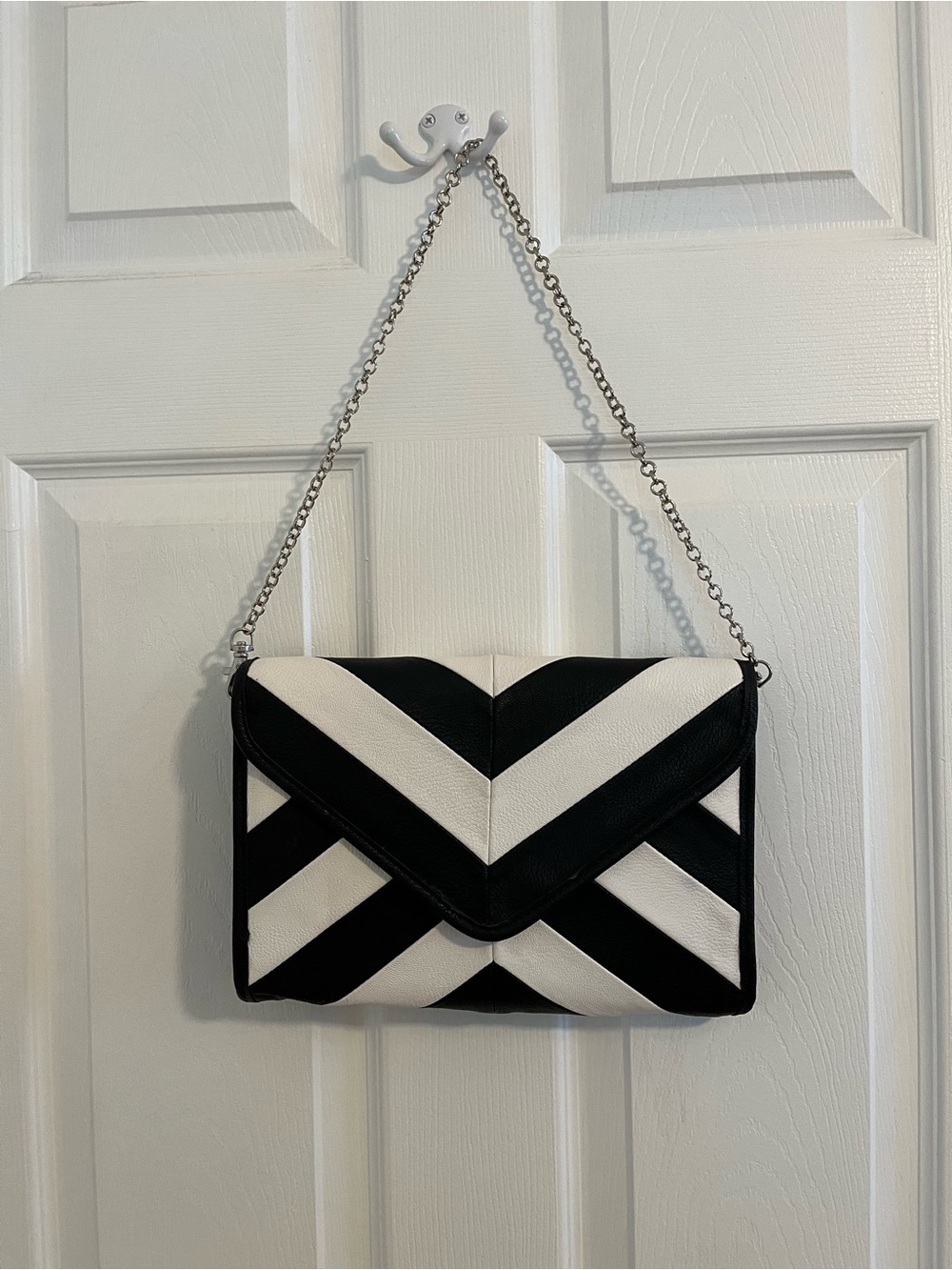 Chico’s pebbled leather Black & White Chevron Convertible should/clutch bag.